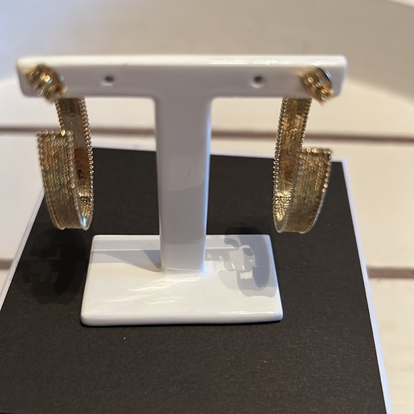 GOLD oval loop earrings with black crystals - Picture 4 of 8